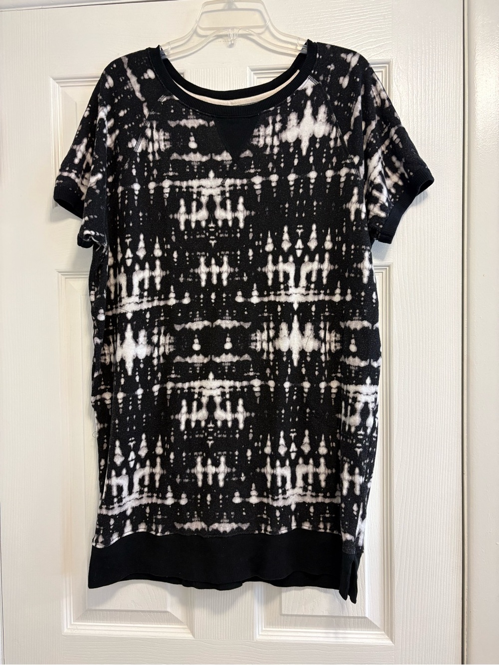 Secret Treasures Black White Tie-Dye lounge or sleepwear top size M 8-10